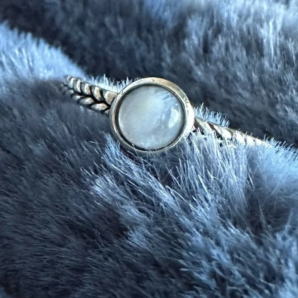 Sterling Silver Dainty Labradorite Ring